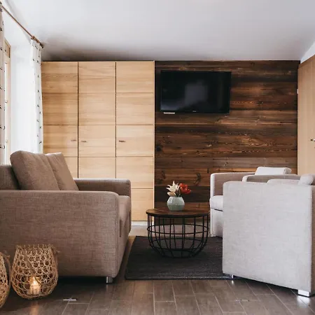 Kristall Apartment *