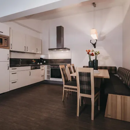 Kristall Apartamento *